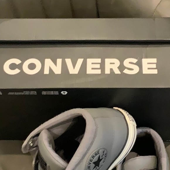 NWT NEW IN BOX CONVERSE HIGH TOPS LEATHER - Picture 4 of 6